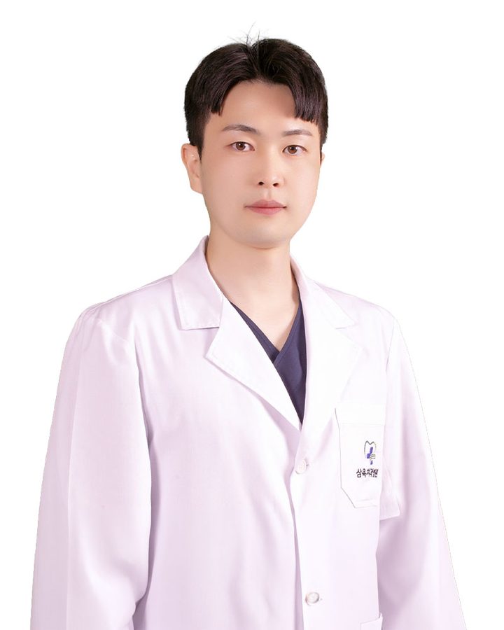 이문동 잇몸치료 - 박성용 치주과 과장